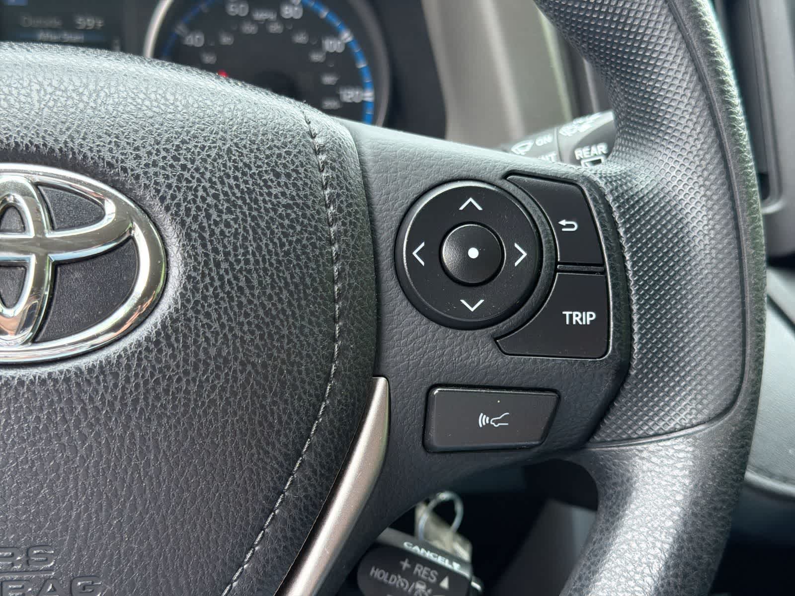 Thumbnail: 2017 Toyota RAV4 - 25