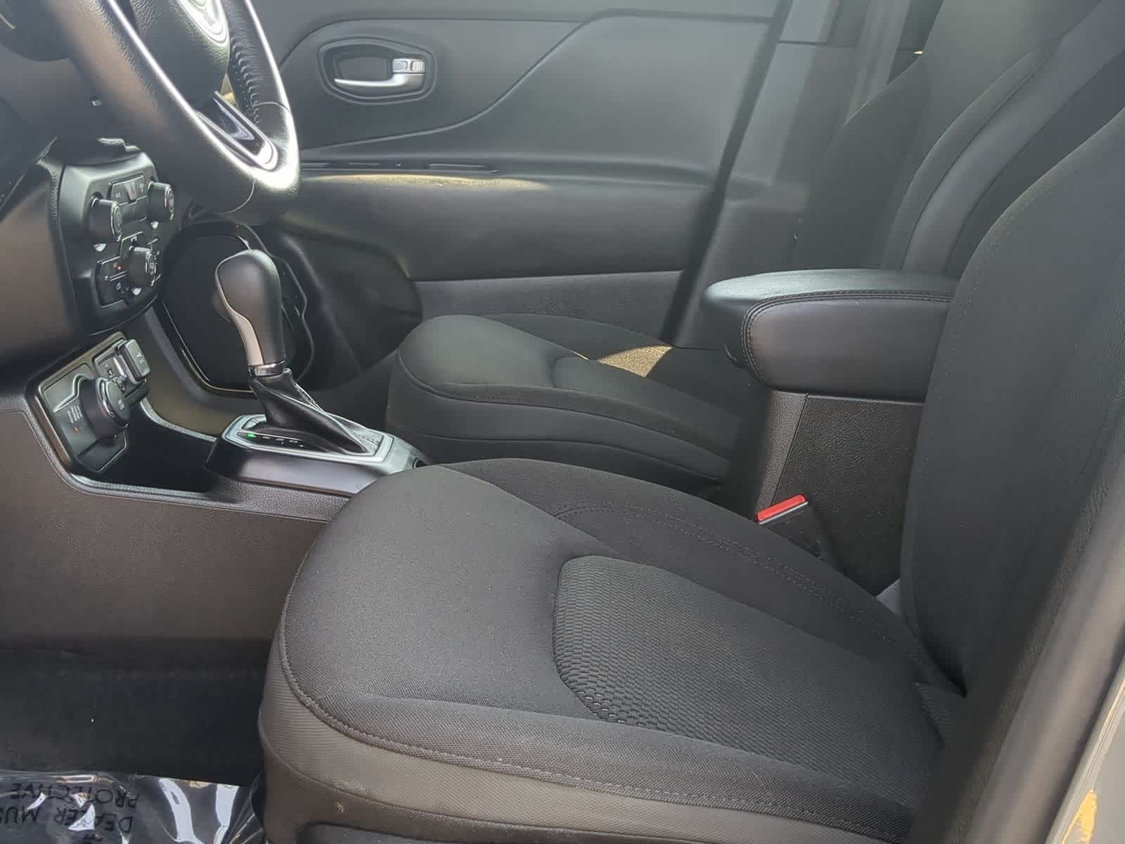 Thumbnail: 2020 Jeep Renegade - 17