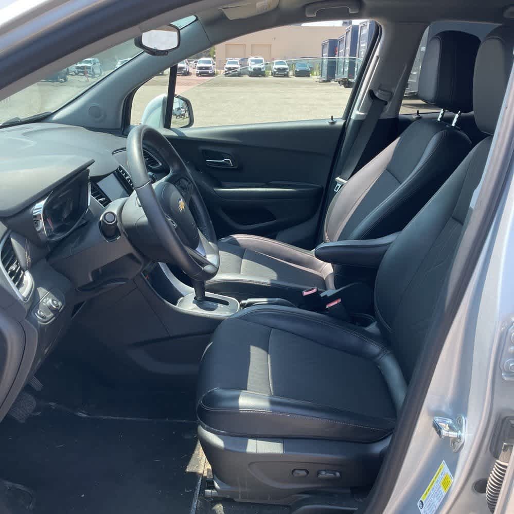 Thumbnail: 2022 Chevrolet Trax - 2