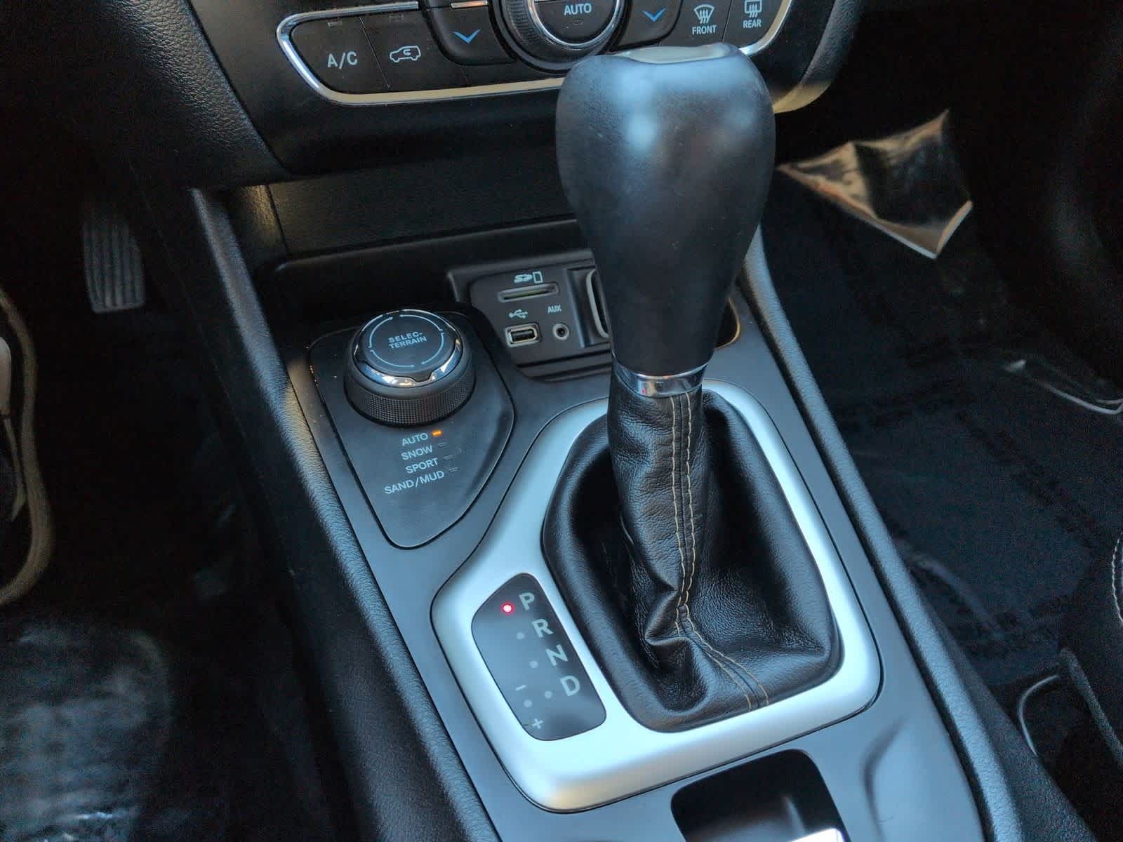 Thumbnail: 2016 Jeep Cherokee - 34