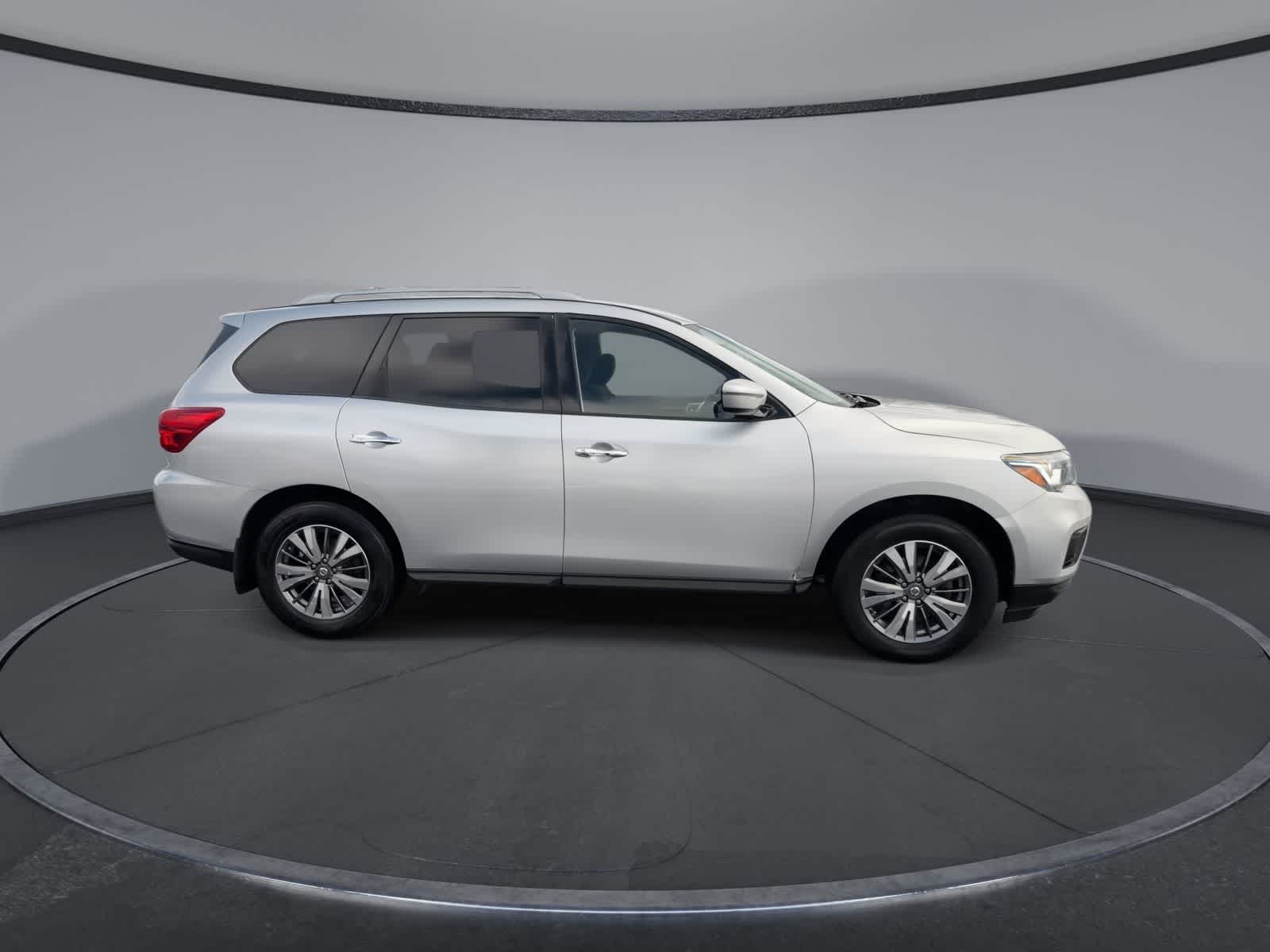 Thumbnail: 2020 Nissan Pathfinder - 9