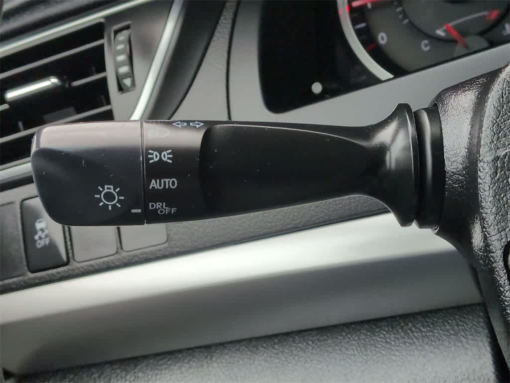 Thumbnail: 2017 Toyota Camry - 27