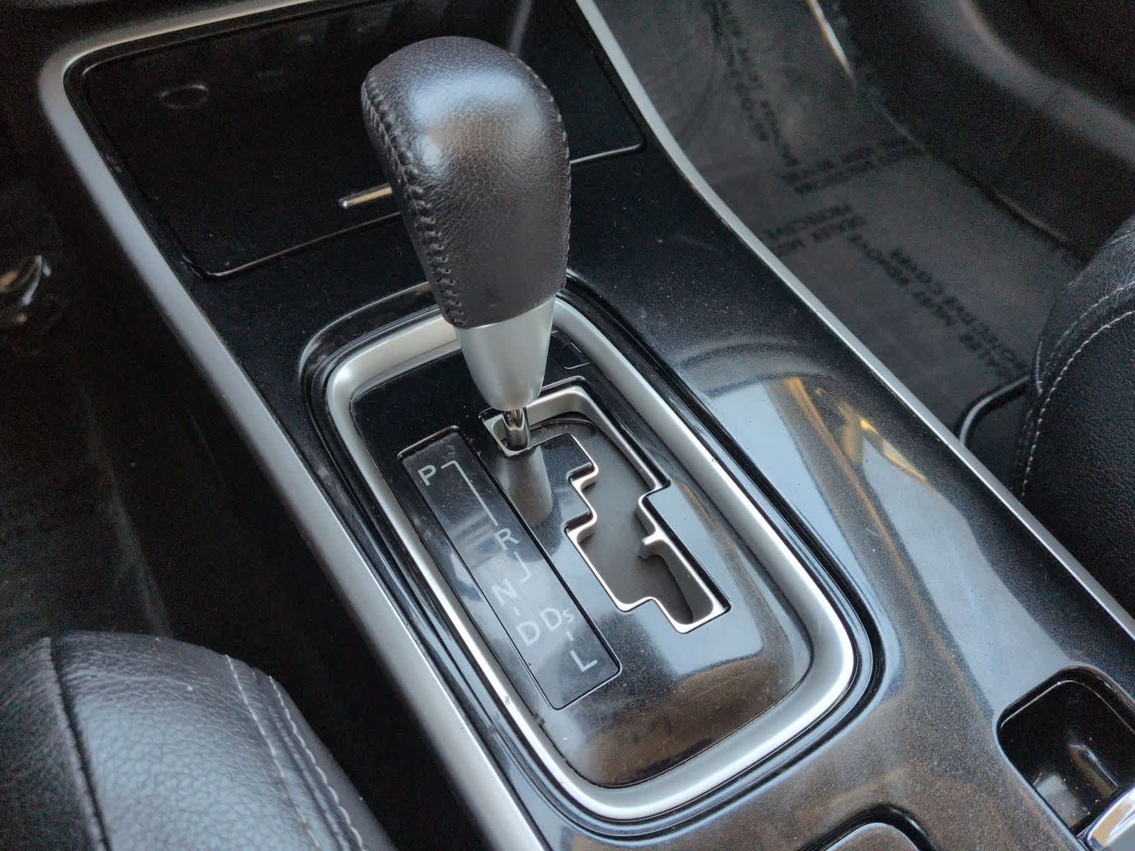 Thumbnail: 2017 Mitsubishi Outlander - 34