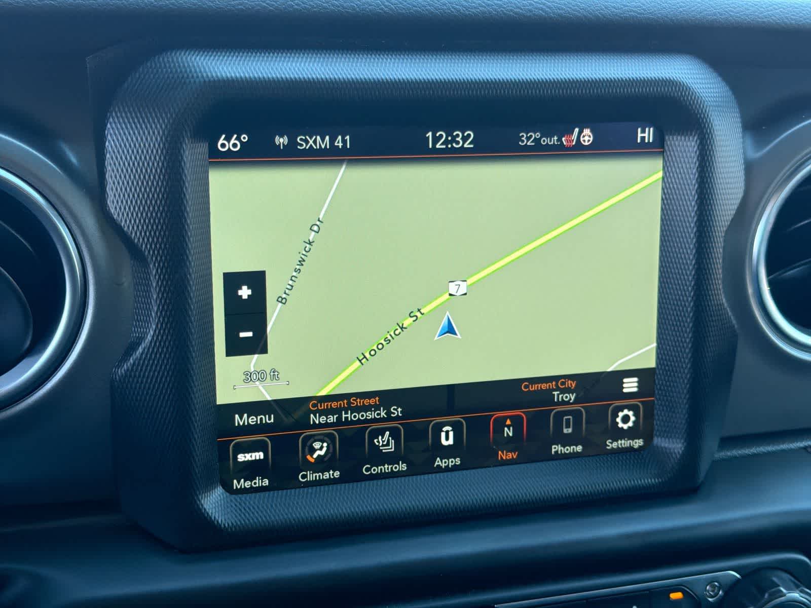 Thumbnail: 2022 Jeep Wrangler - 30