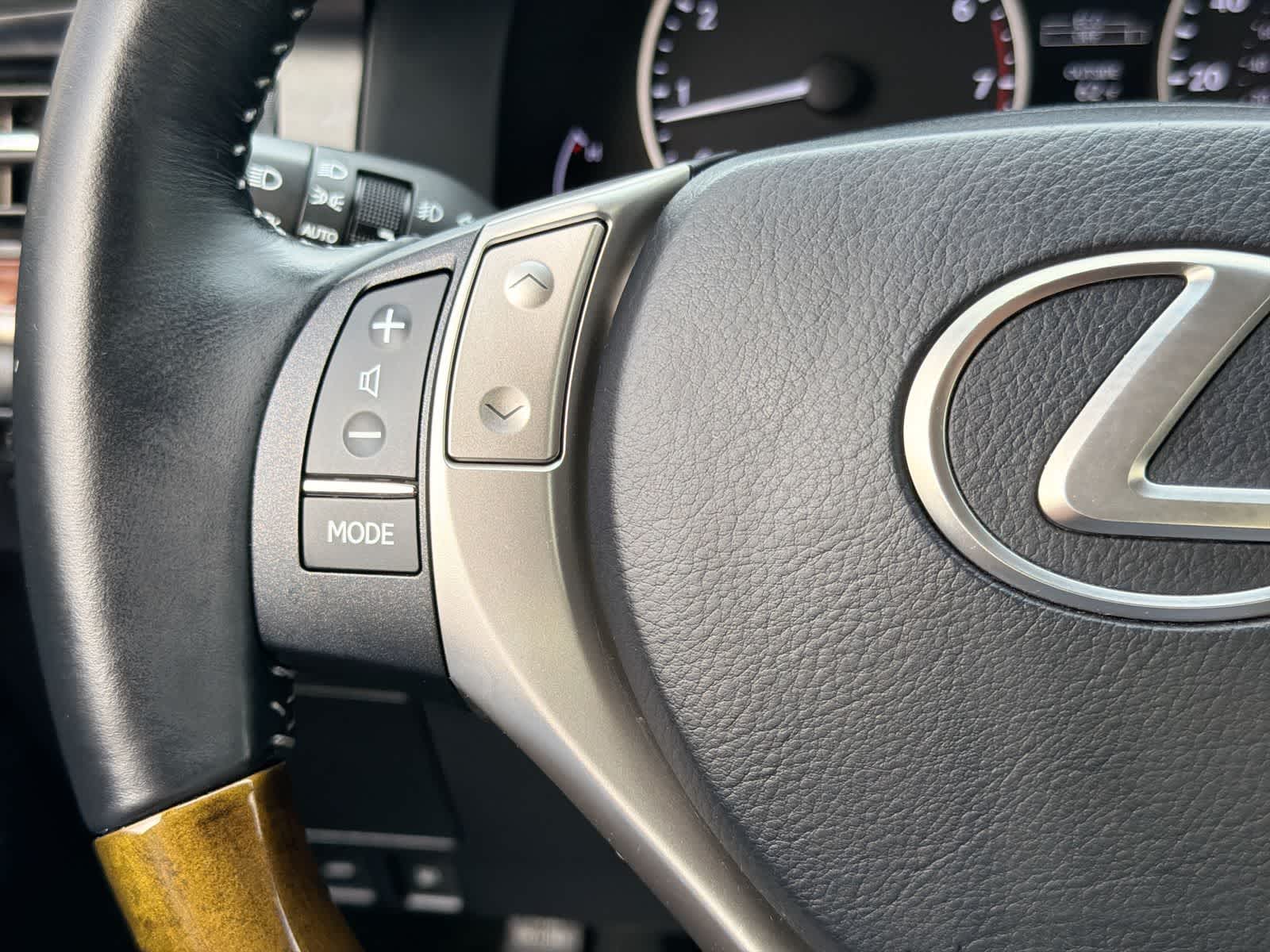 Thumbnail: 2015 Lexus ES - 25