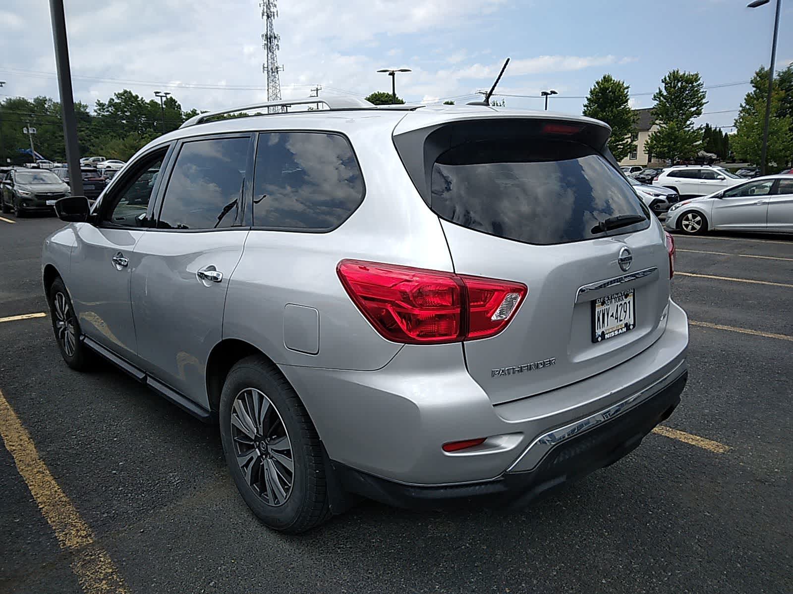 Thumbnail: 2017 Nissan Pathfinder - 2