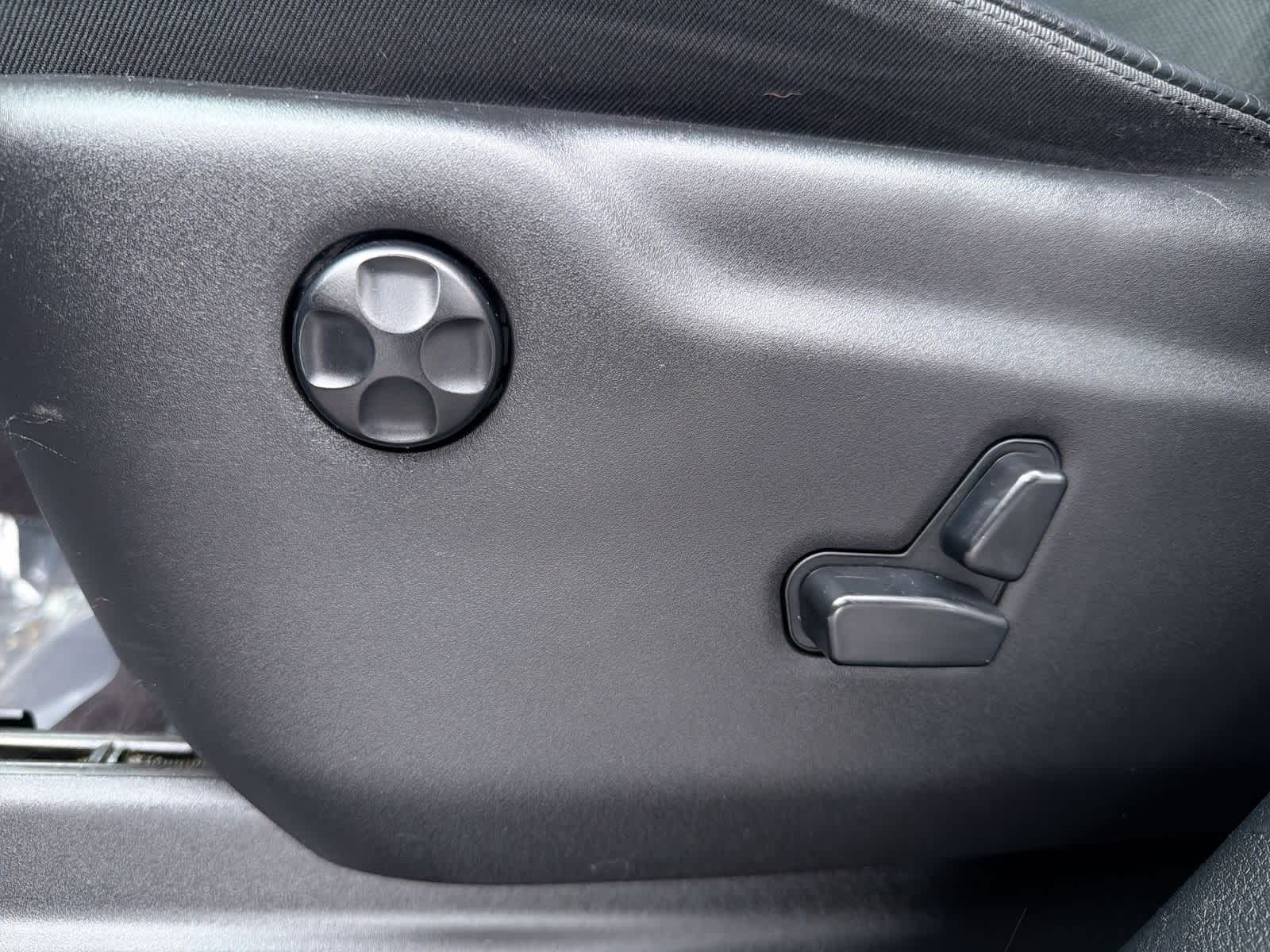 Thumbnail: 2017 Jeep Grand Cherokee - 17