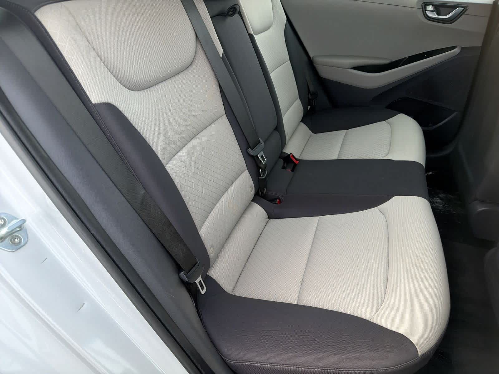 Thumbnail: 2017 Hyundai Ioniq - 21