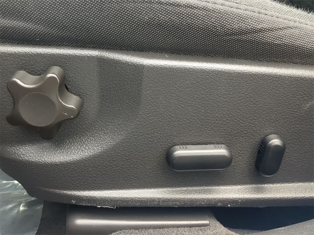 2012 Ford Fusion SE 18