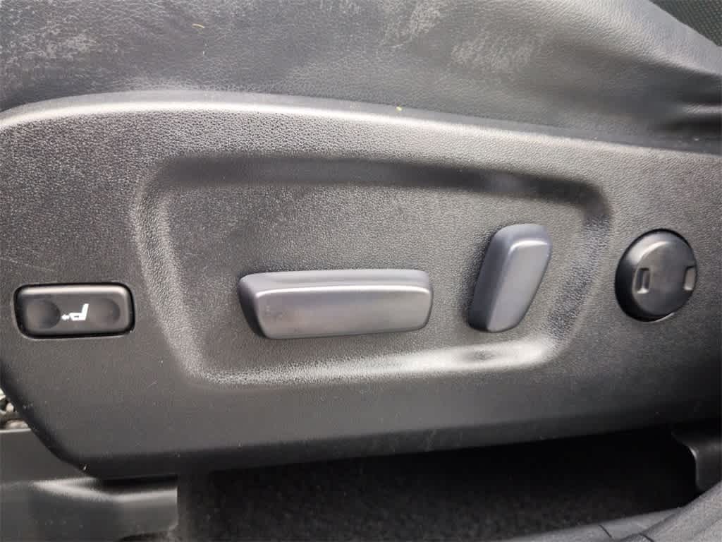 Thumbnail: 2016 Toyota Highlander - 18