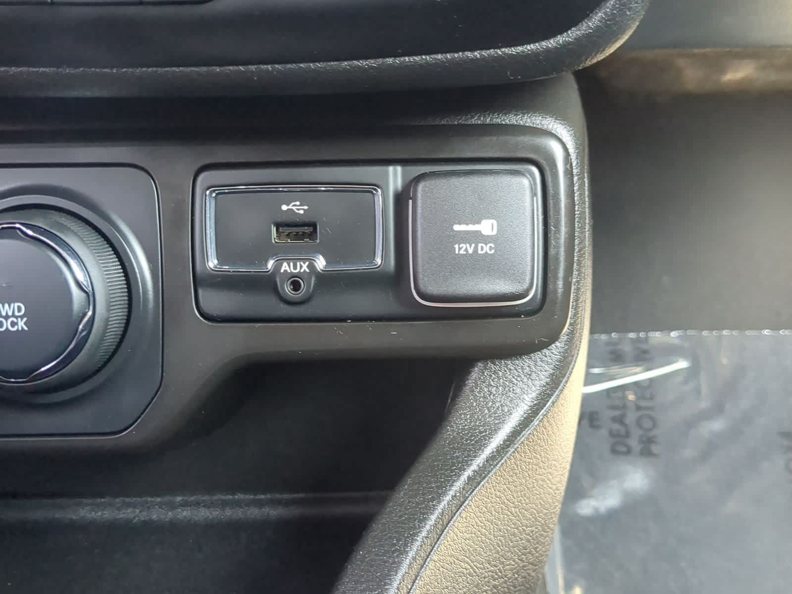 Thumbnail: 2020 Jeep Renegade - 31