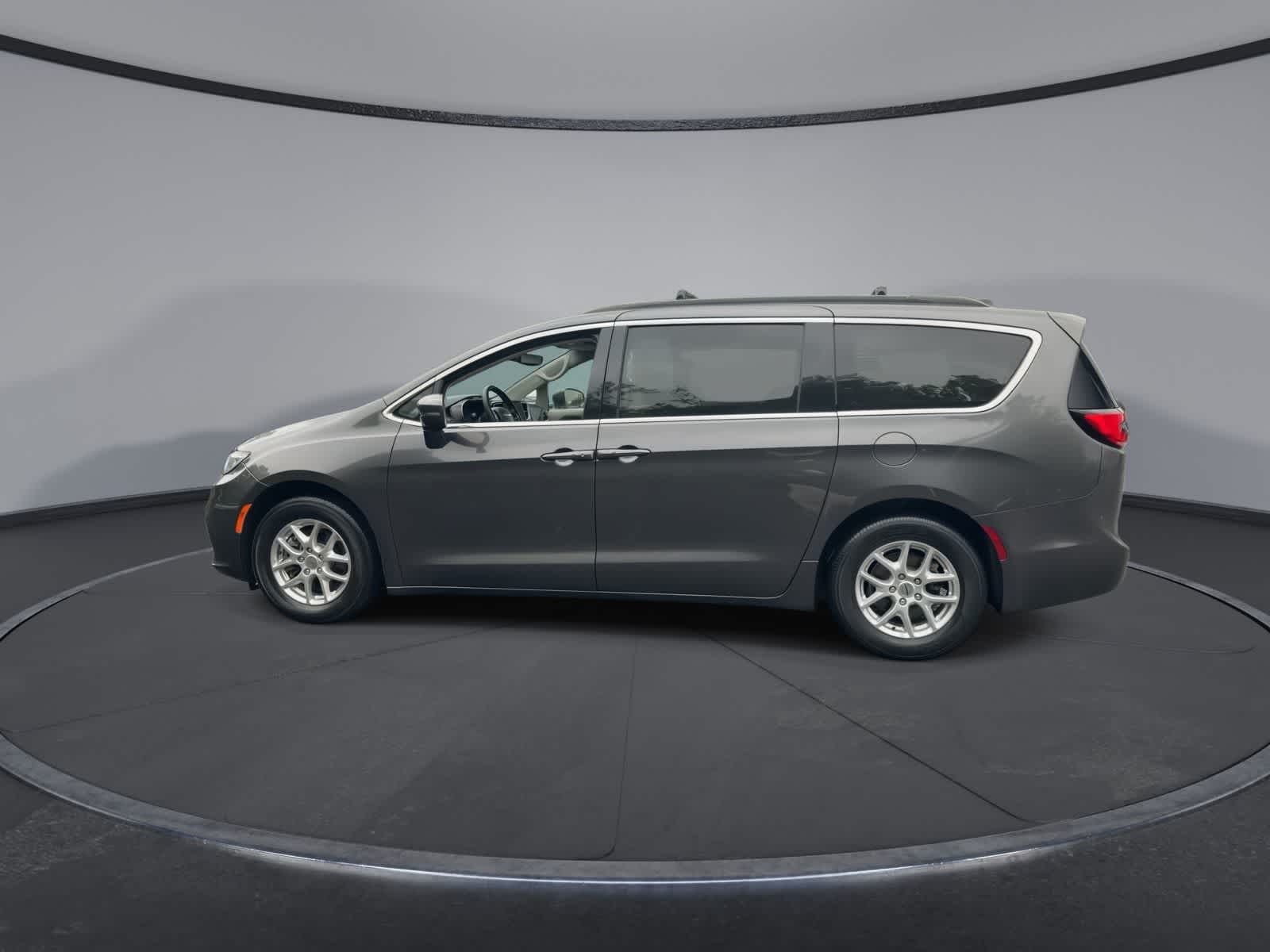 Thumbnail: 2022 Chrysler Pacifica - 5