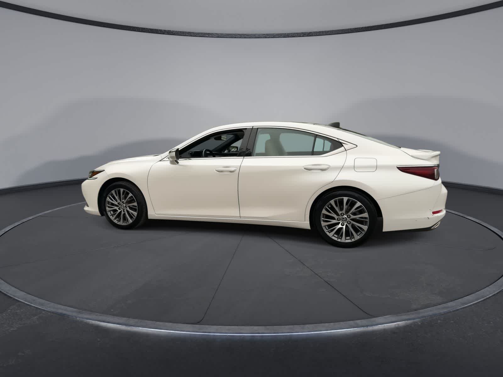 Thumbnail: 2021 Lexus ES - 5