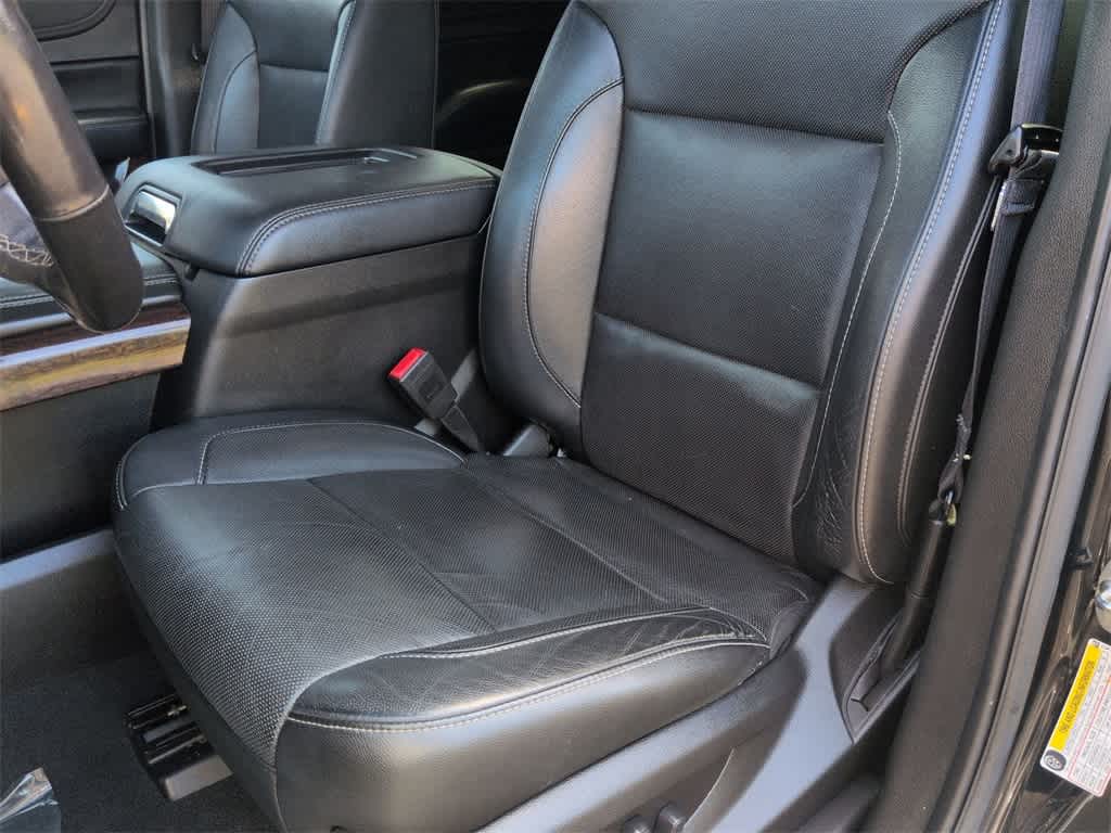 Thumbnail: 2019 GMC Yukon XL - 17