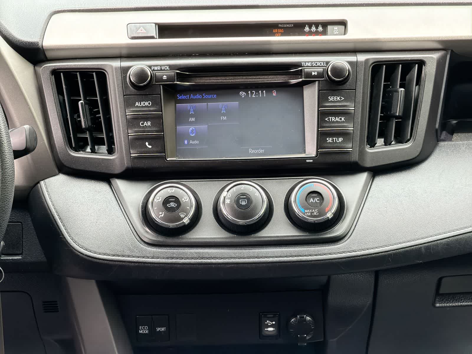 Thumbnail: 2017 Toyota RAV4 - 28