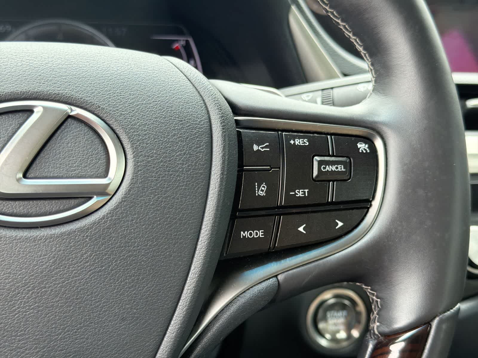 Thumbnail: 2021 Lexus ES - 26