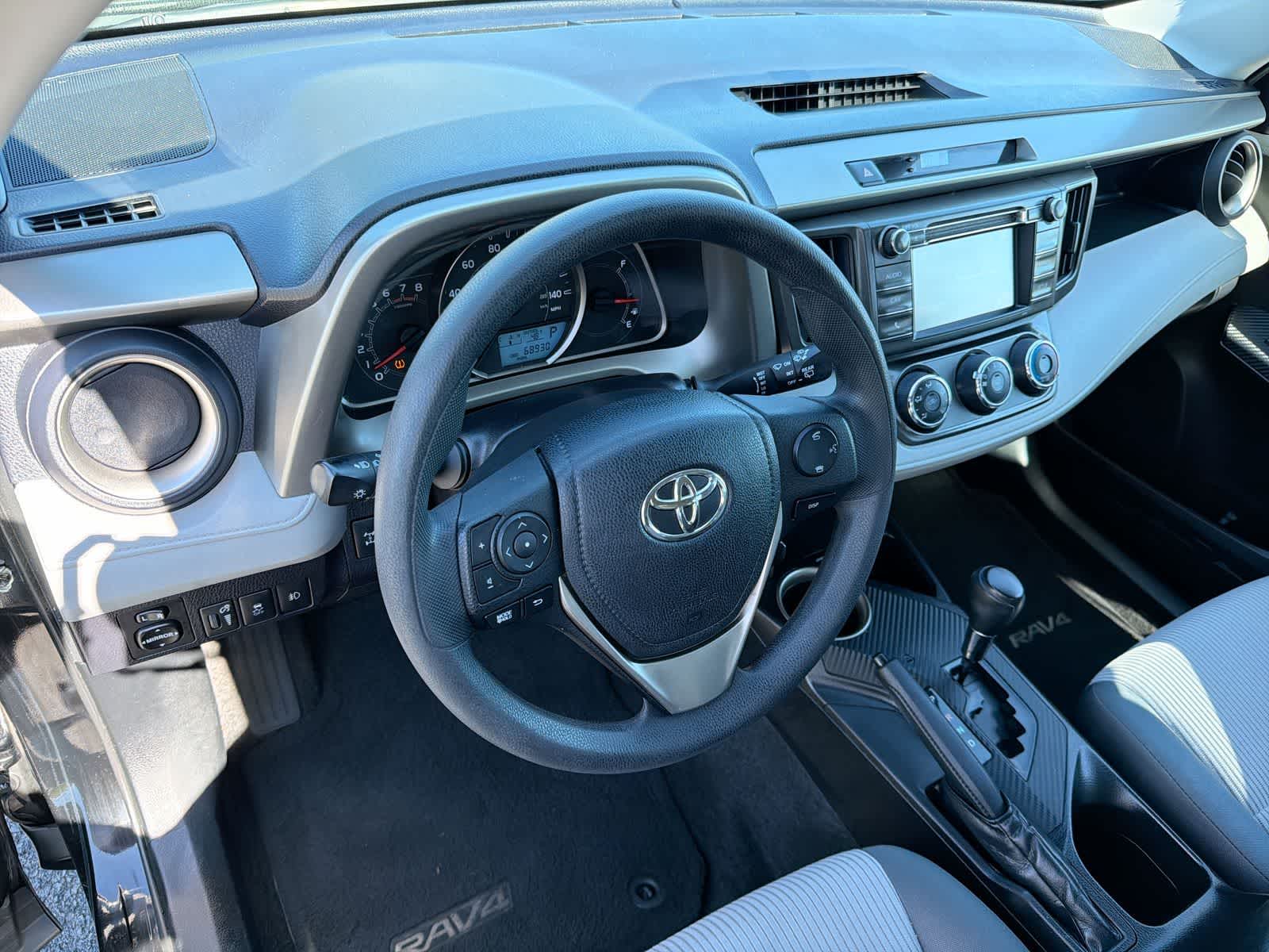 Thumbnail: 2015 Toyota RAV4 - 10
