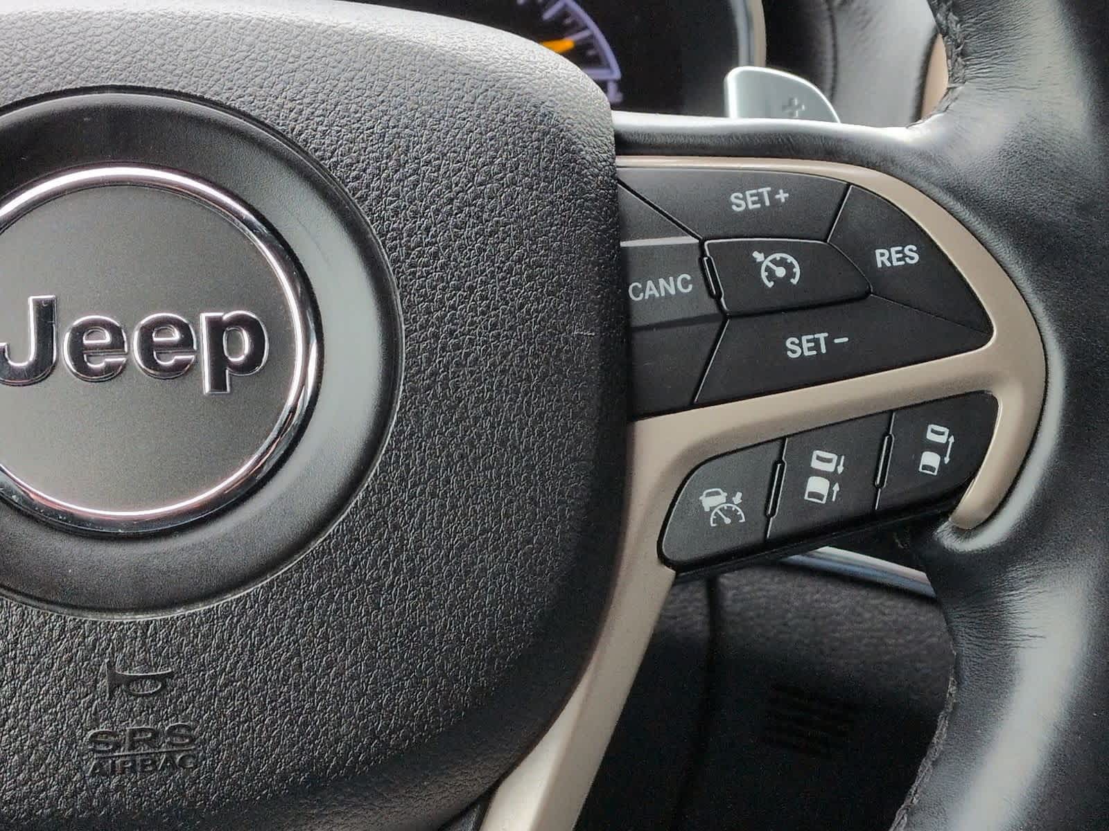 Thumbnail: 2016 Jeep Grand Cherokee - 27