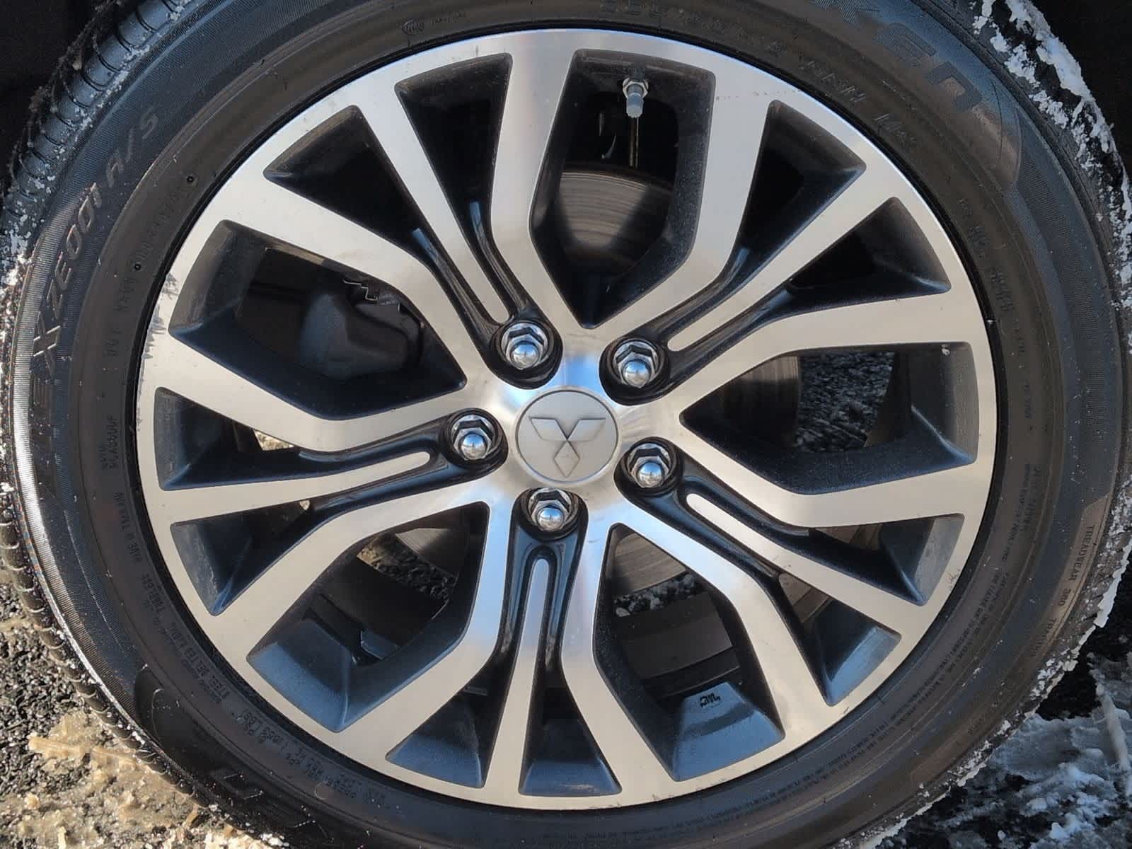 Thumbnail: 2017 Mitsubishi Outlander - 14