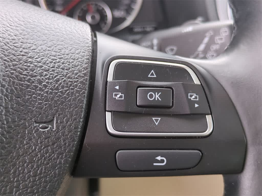 2015 Volkswagen Tiguan SE 26