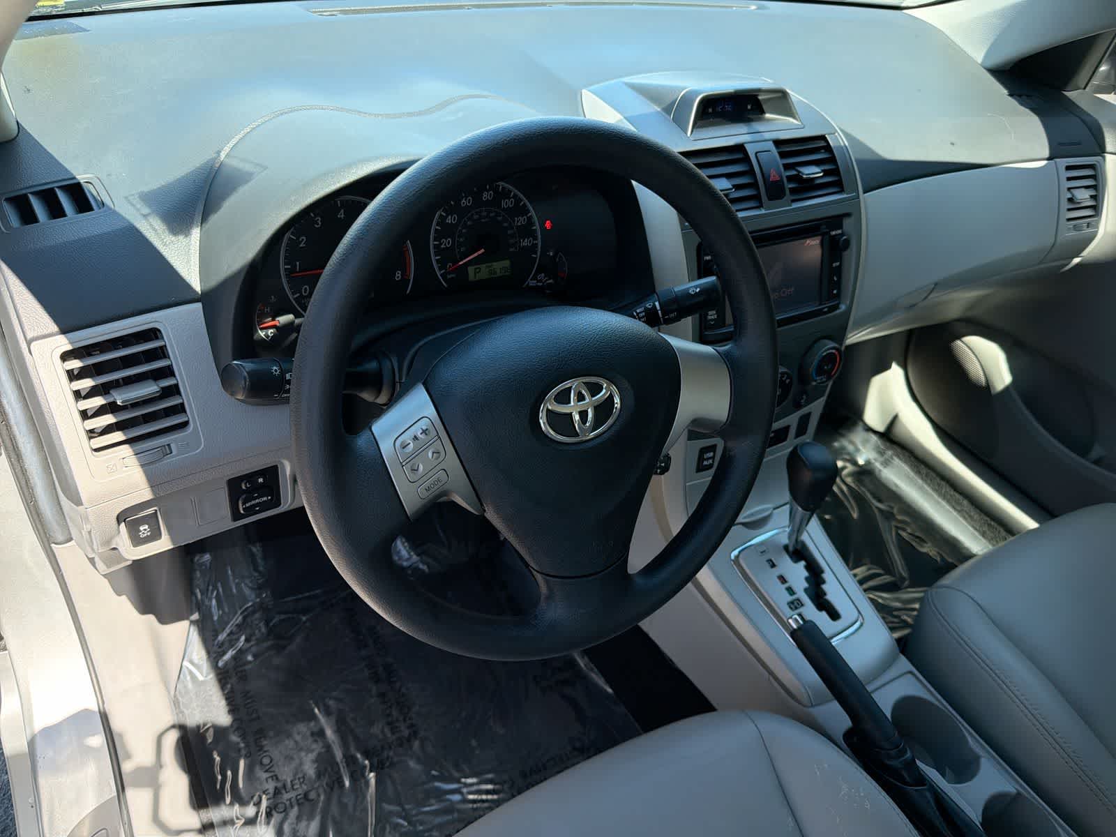 Thumbnail: 2013 Toyota Corolla - 10