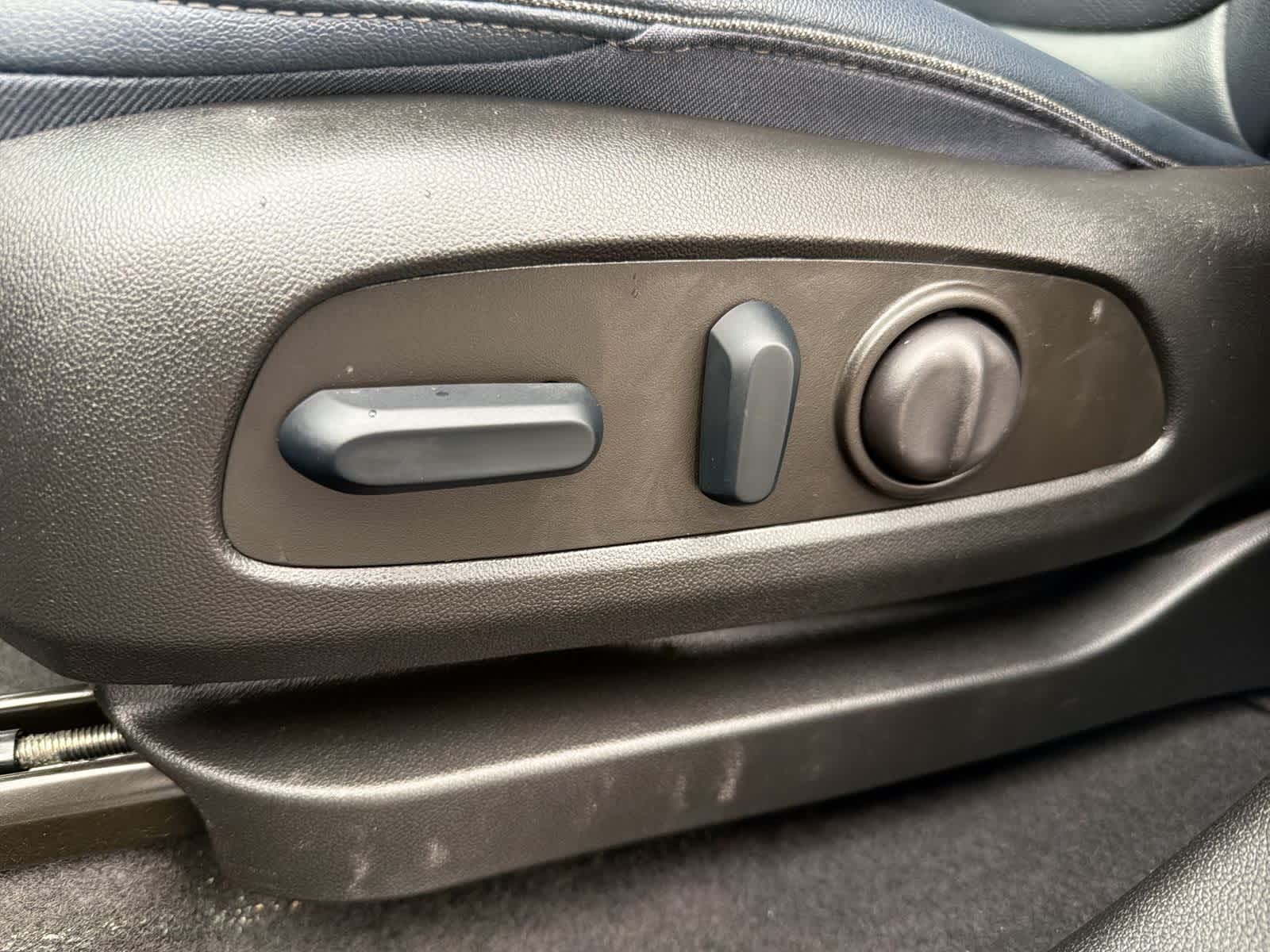 Thumbnail: 2023 Chevrolet Bolt EUV - 18