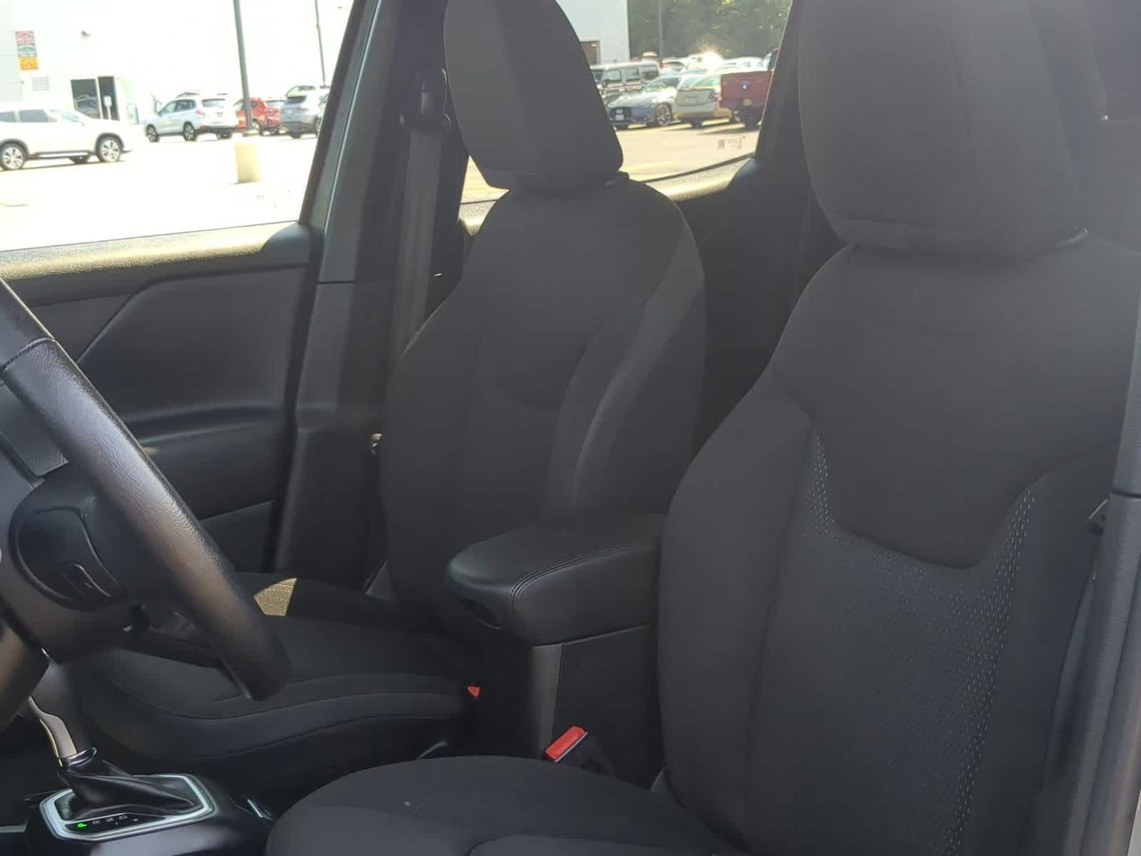 Thumbnail: 2020 Jeep Renegade - 10