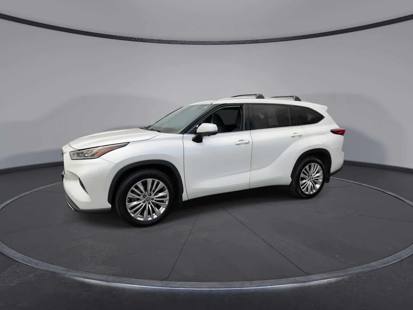 Thumbnail: 2023 Toyota Highlander - 4