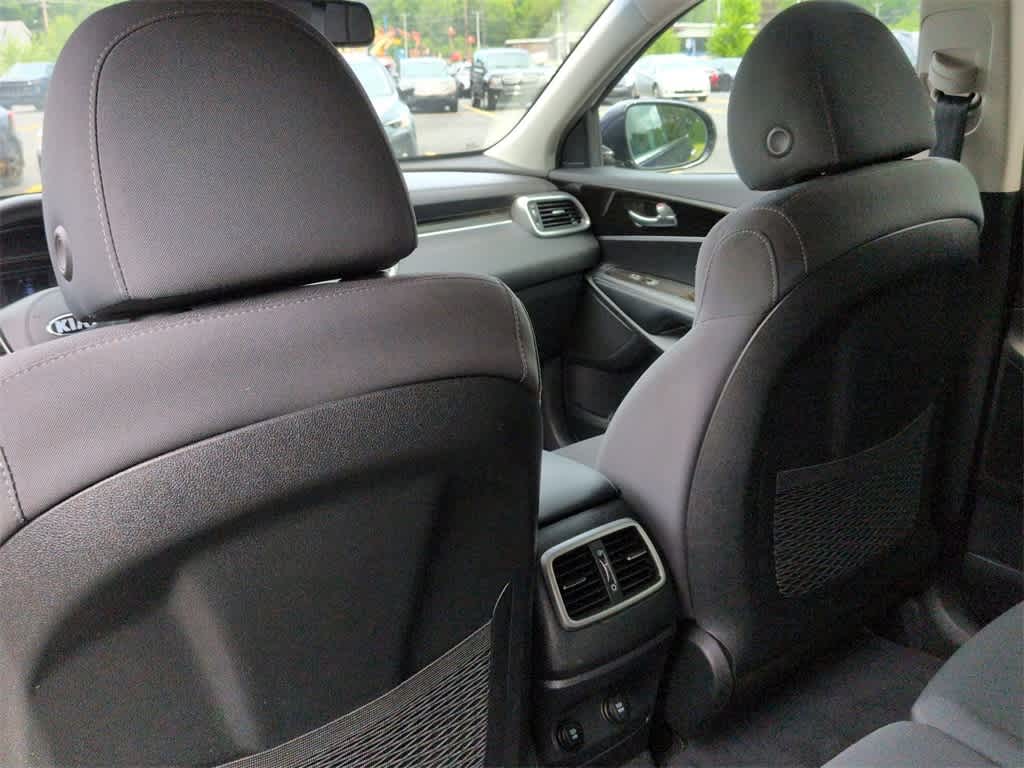 Thumbnail: 2019 Kia Sorento - 19