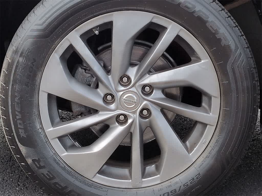 Thumbnail: 2015 Nissan Rogue - 14