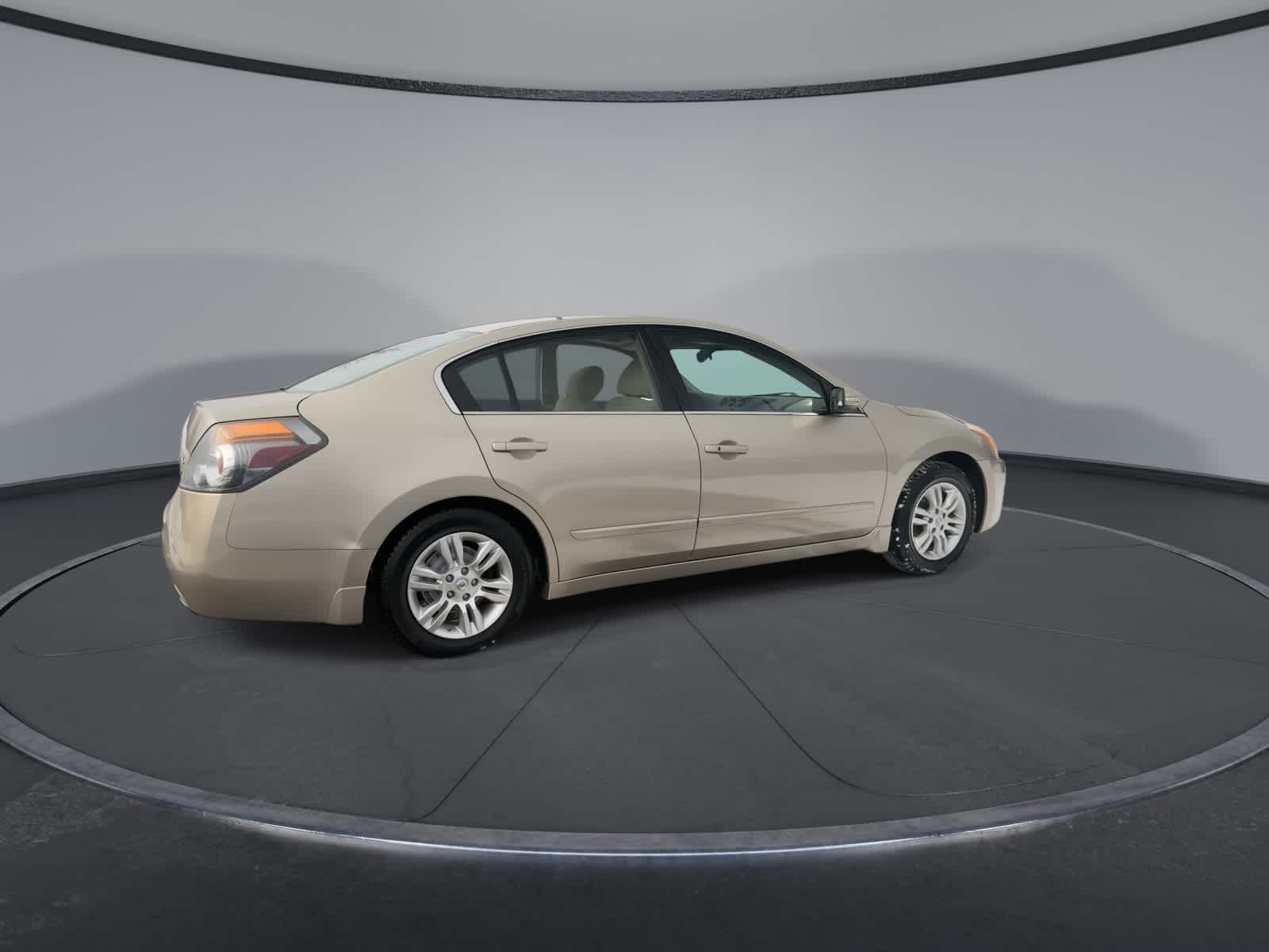 Thumbnail: 2010 Nissan Altima - 8