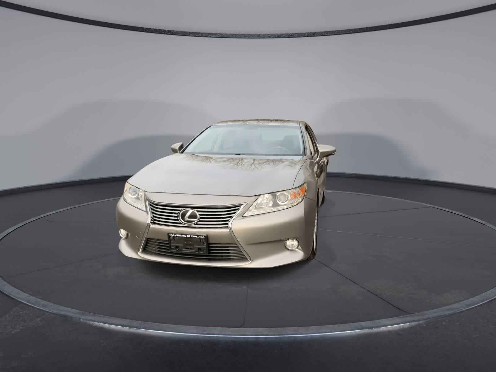 Thumbnail: 2015 Lexus ES - 3