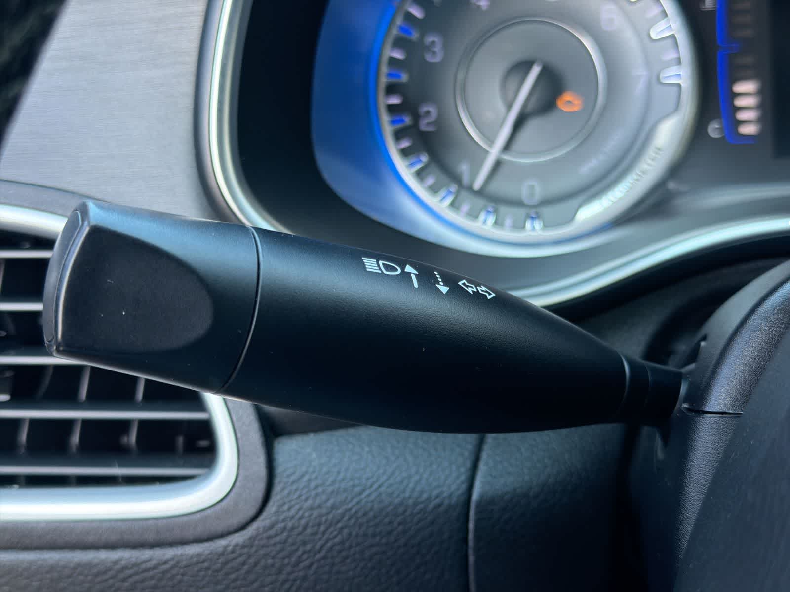 Thumbnail: 2016 Chrysler 200 - 28