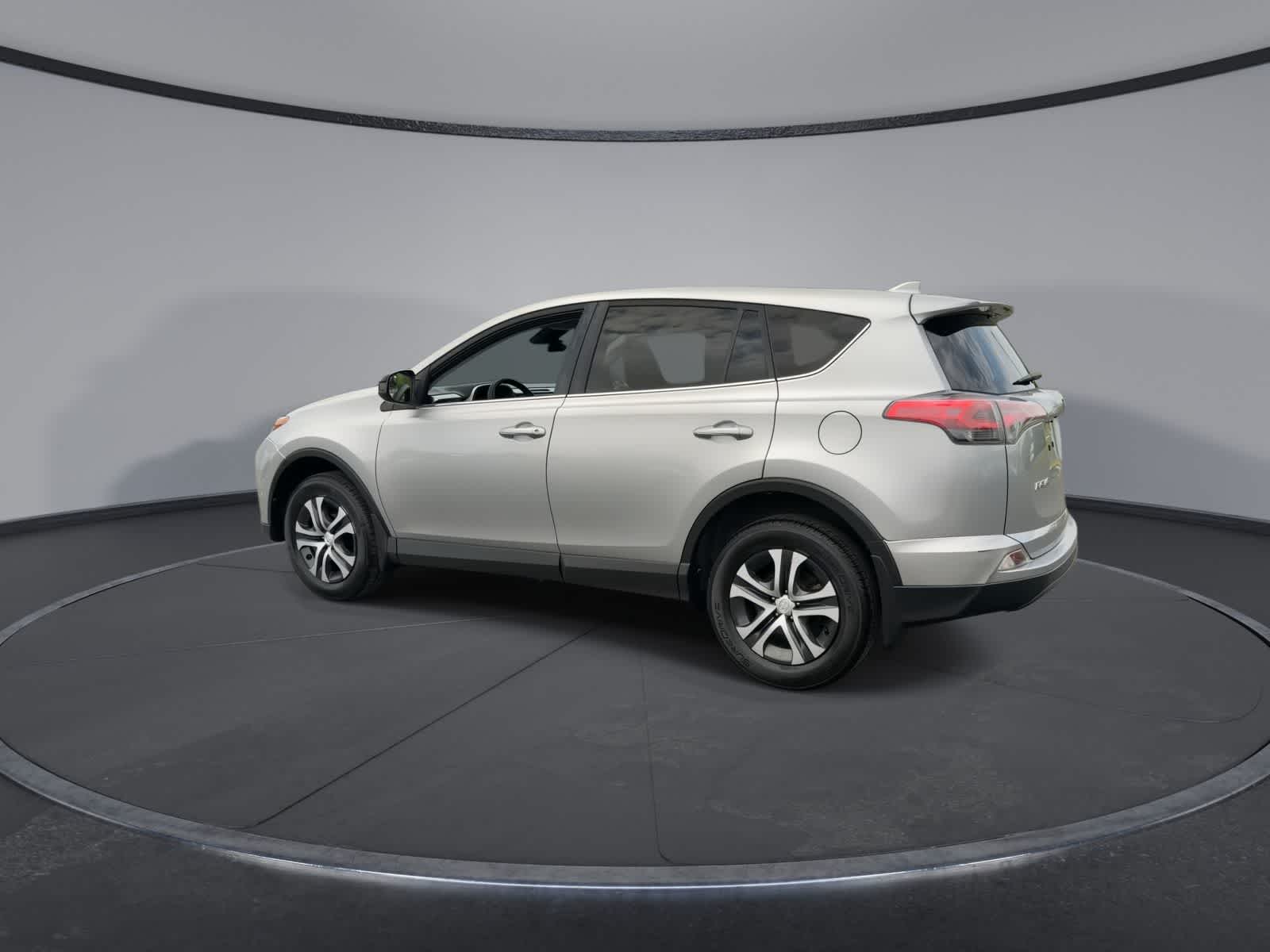 Thumbnail: 2018 Toyota RAV4 - 5
