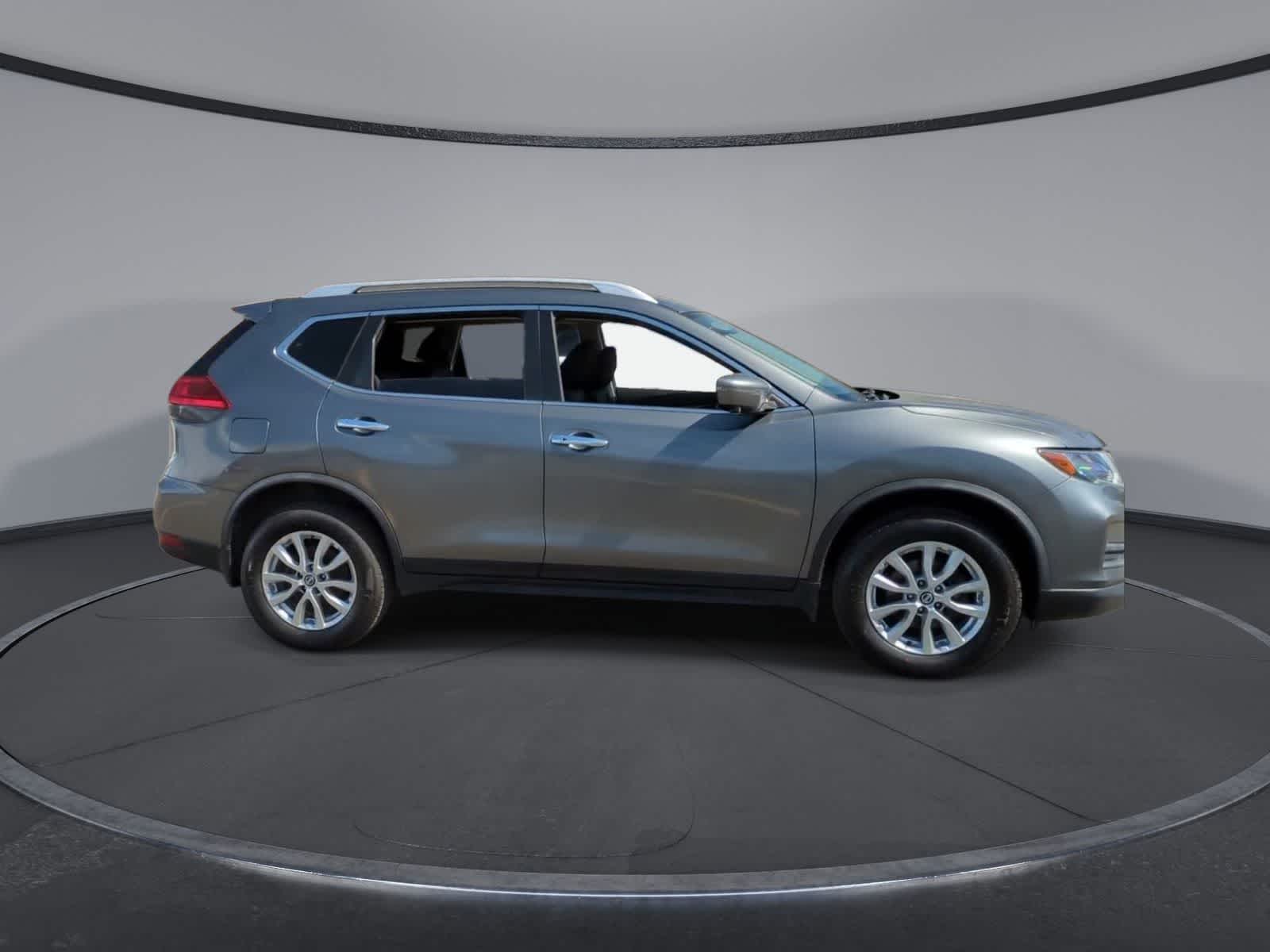 Thumbnail: 2017 Nissan Rogue - 9