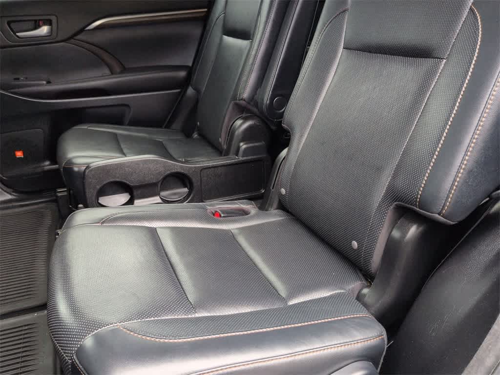 Thumbnail: 2016 Toyota Highlander - 21