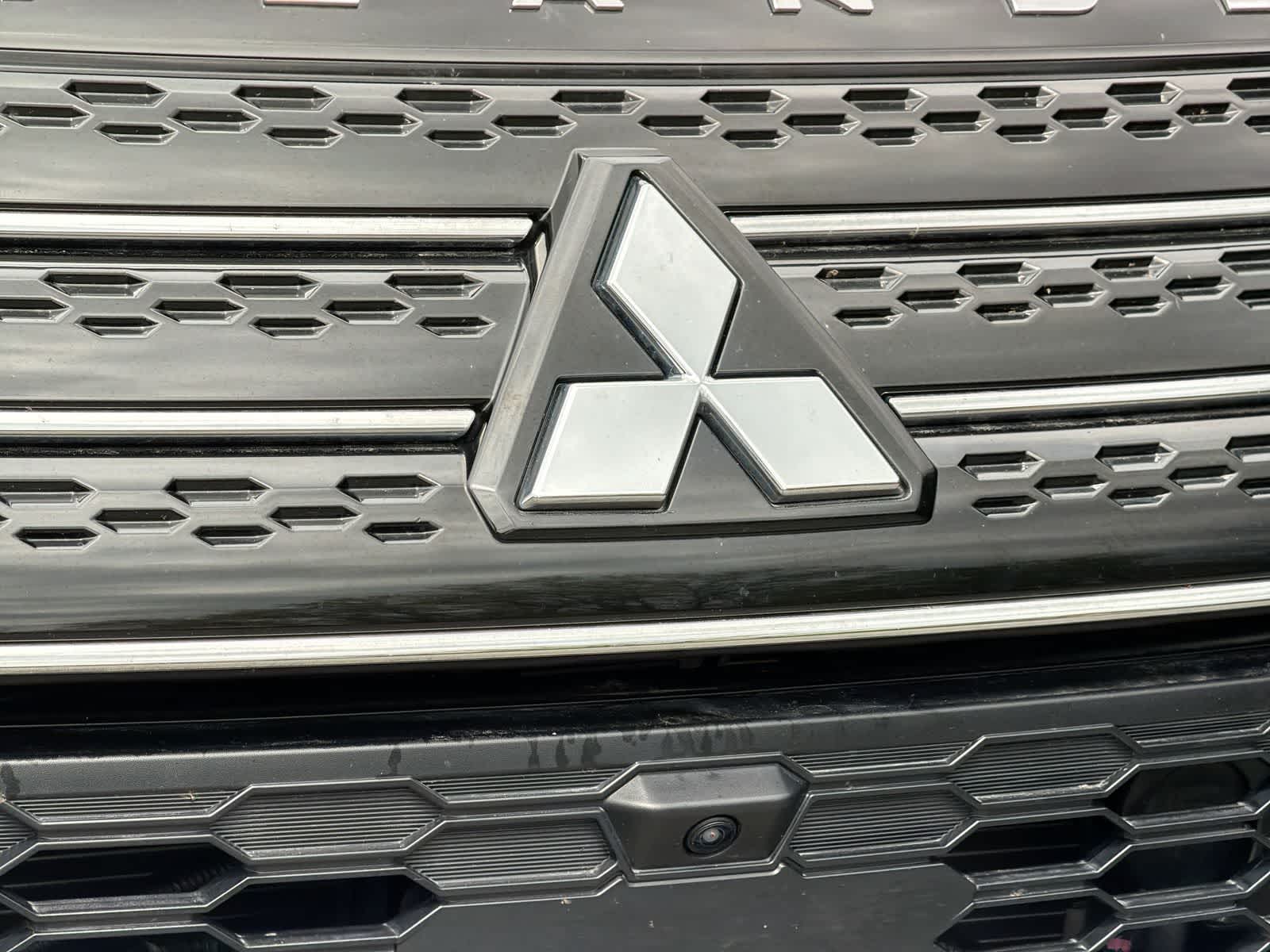 Thumbnail: 2022 Mitsubishi Outlander - 12