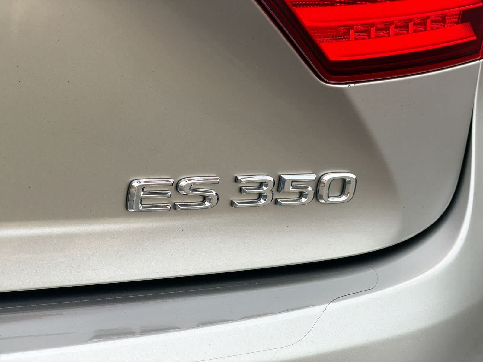 Thumbnail: 2015 Lexus ES - 13