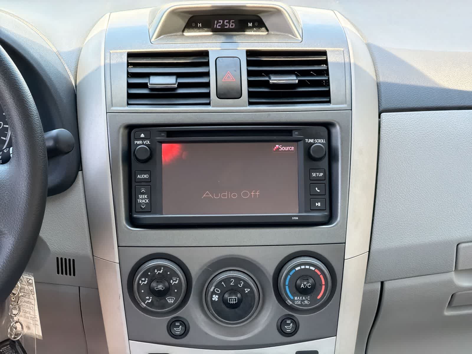 Thumbnail: 2013 Toyota Corolla - 28