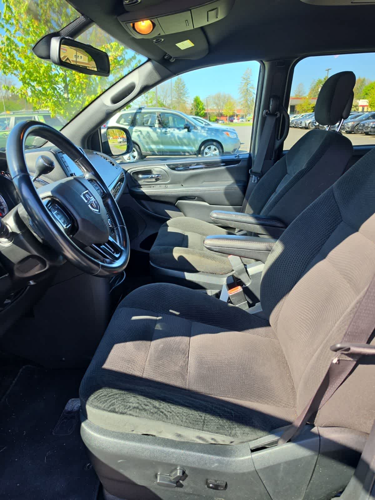 Thumbnail: 2019 Dodge Grand Caravan - 3