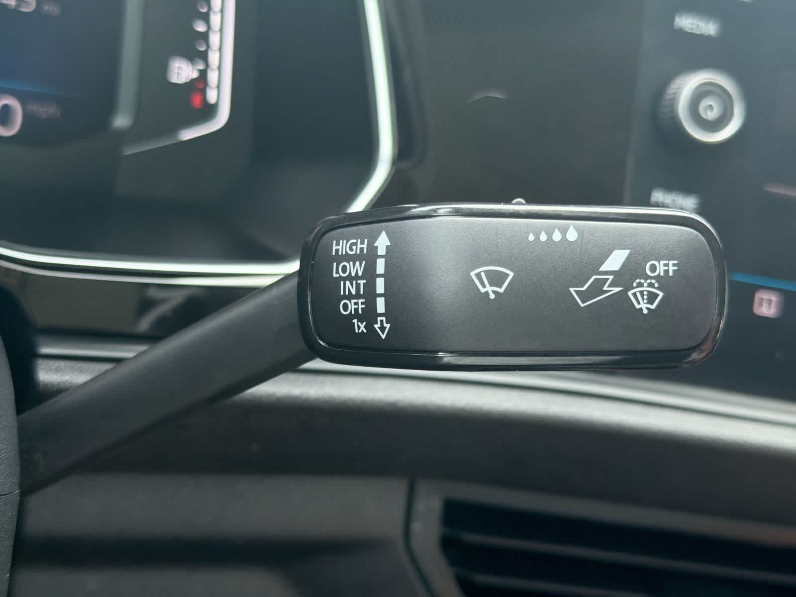 Thumbnail: 2023 Volkswagen Jetta - 28