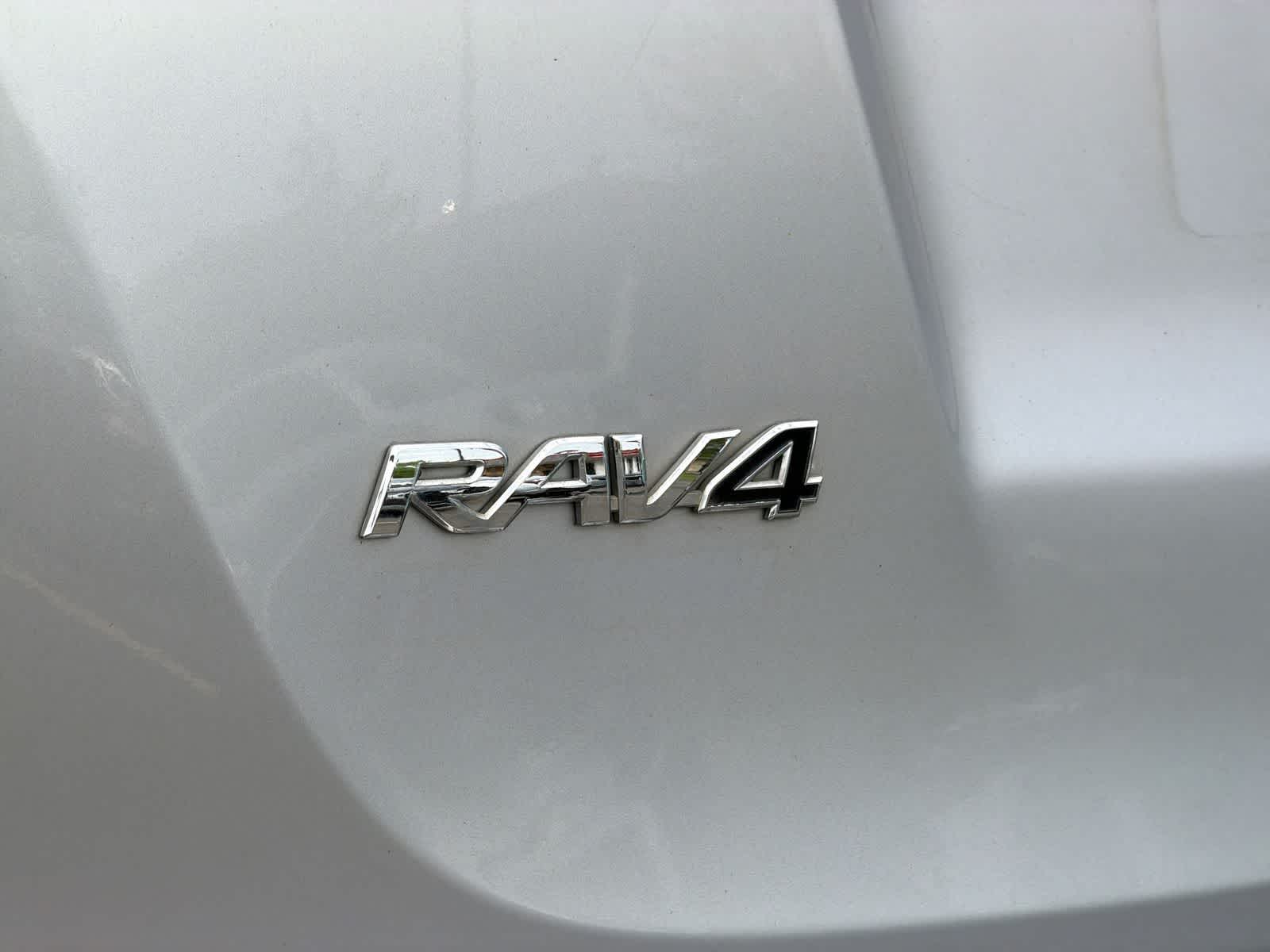 Thumbnail: 2018 Toyota RAV4 - 12