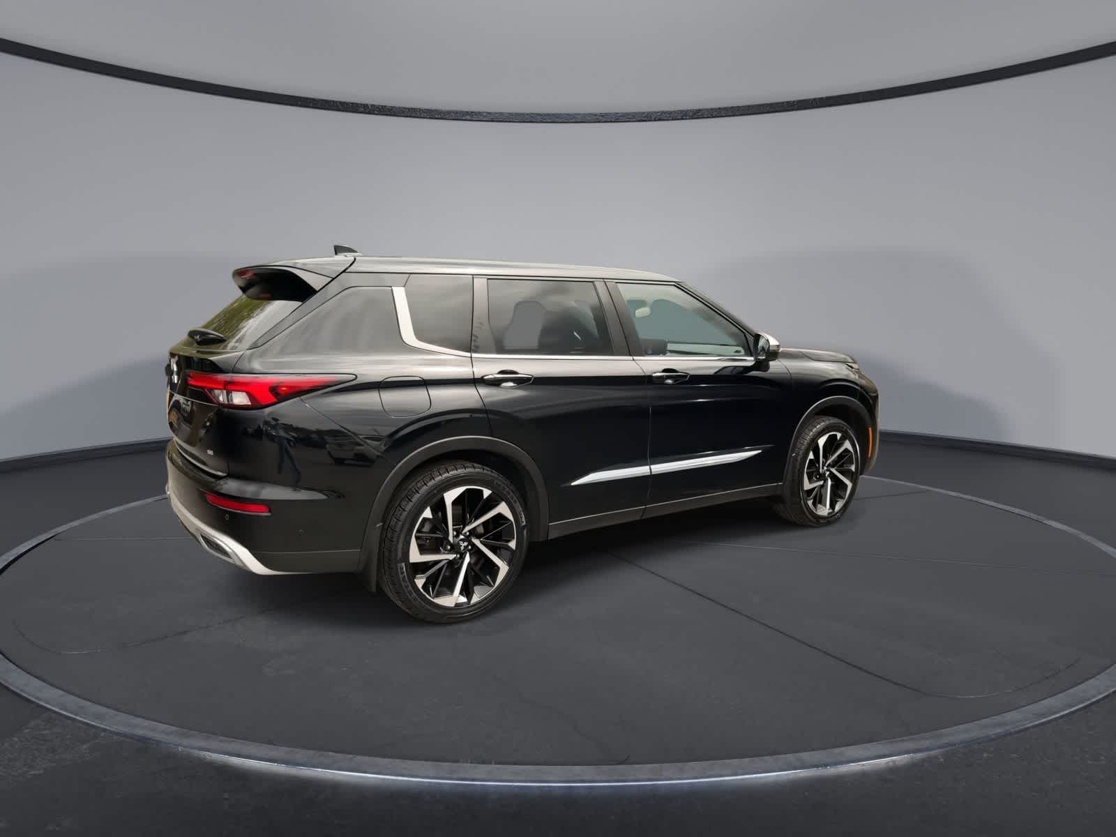 Thumbnail: 2022 Mitsubishi Outlander - 8
