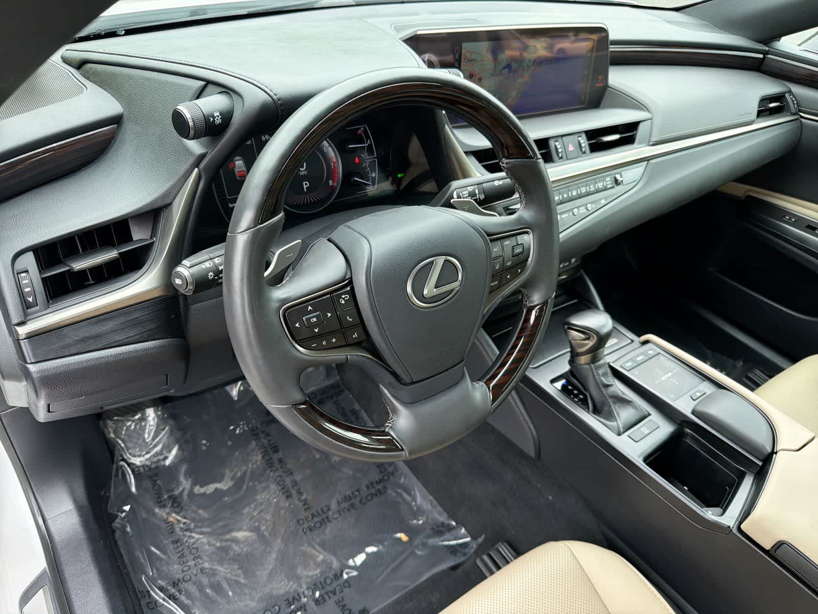 Thumbnail: 2021 Lexus ES - 10
