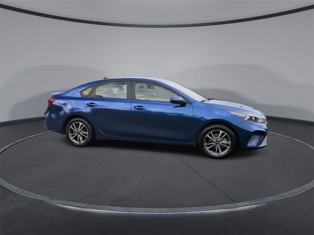 Thumbnail: 2023 Kia Forte - 9