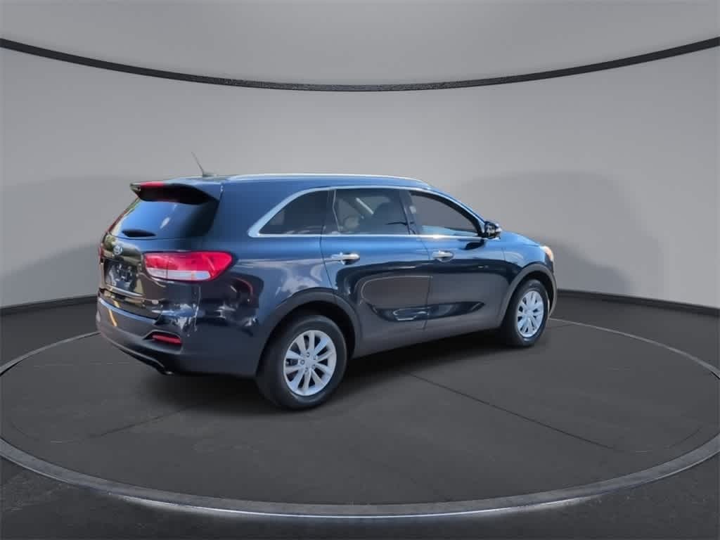 Thumbnail: 2016 Kia Sorento - 8
