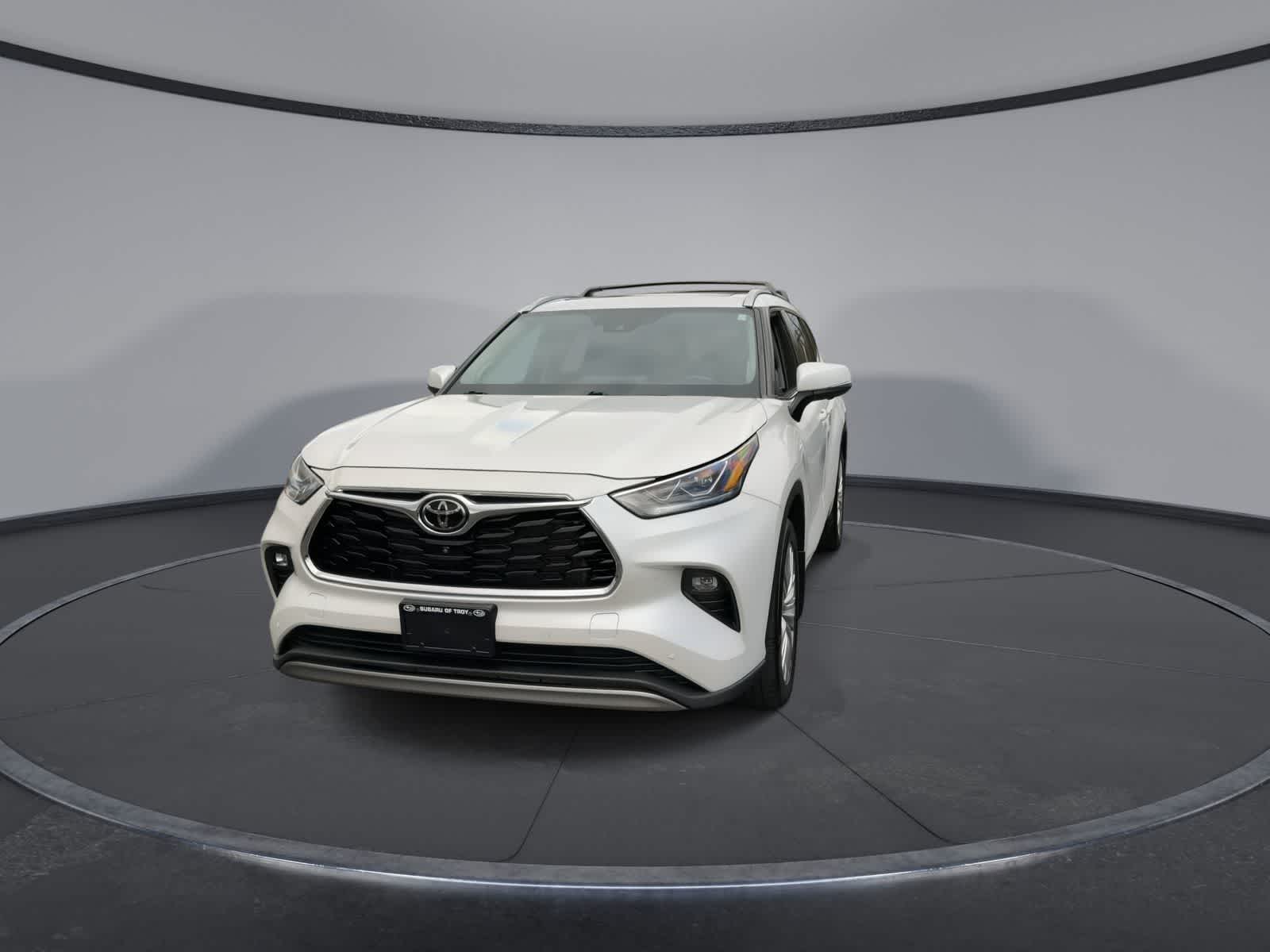 Thumbnail: 2023 Toyota Highlander - 3