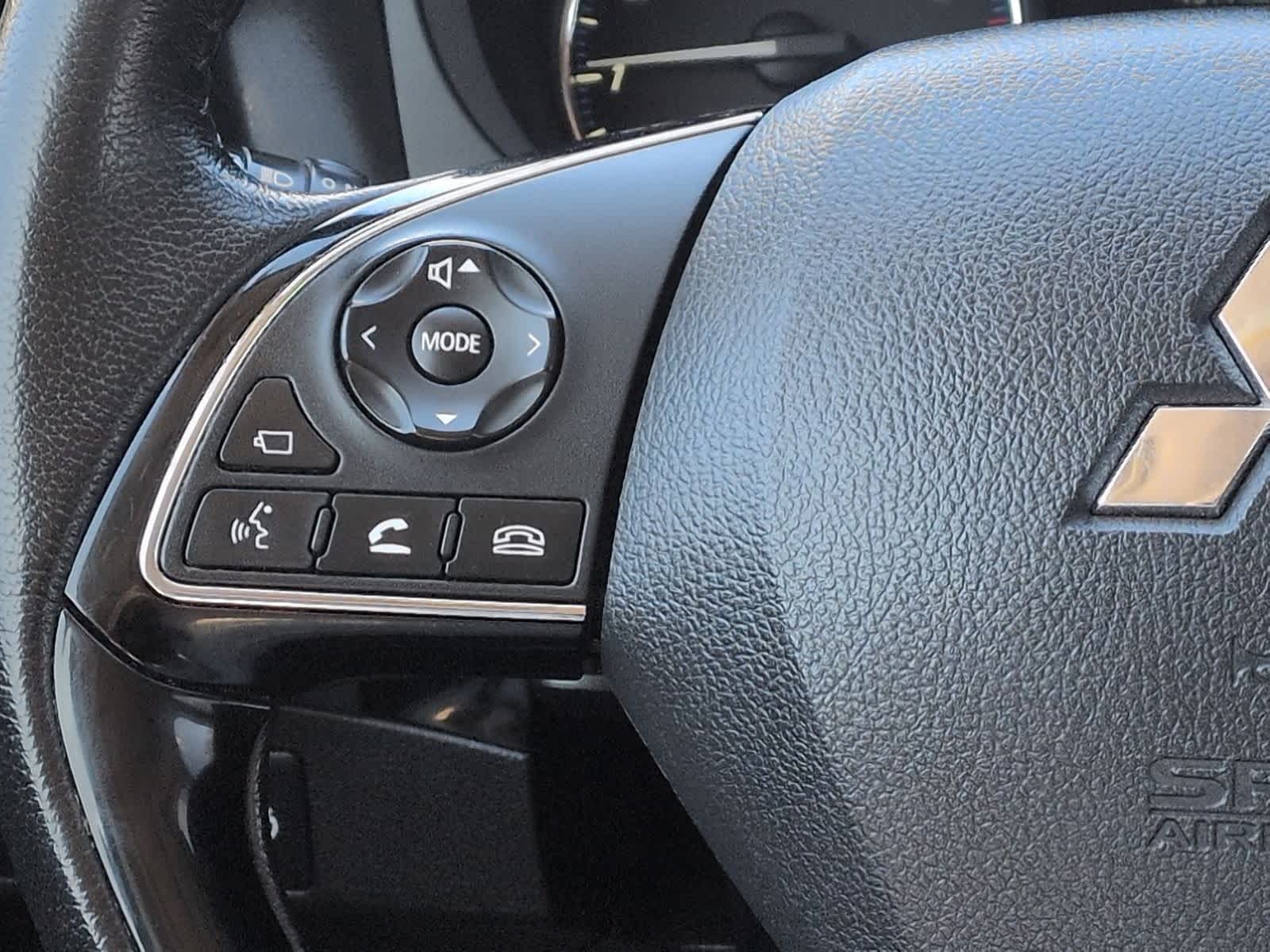 Thumbnail: 2017 Mitsubishi Outlander - 26