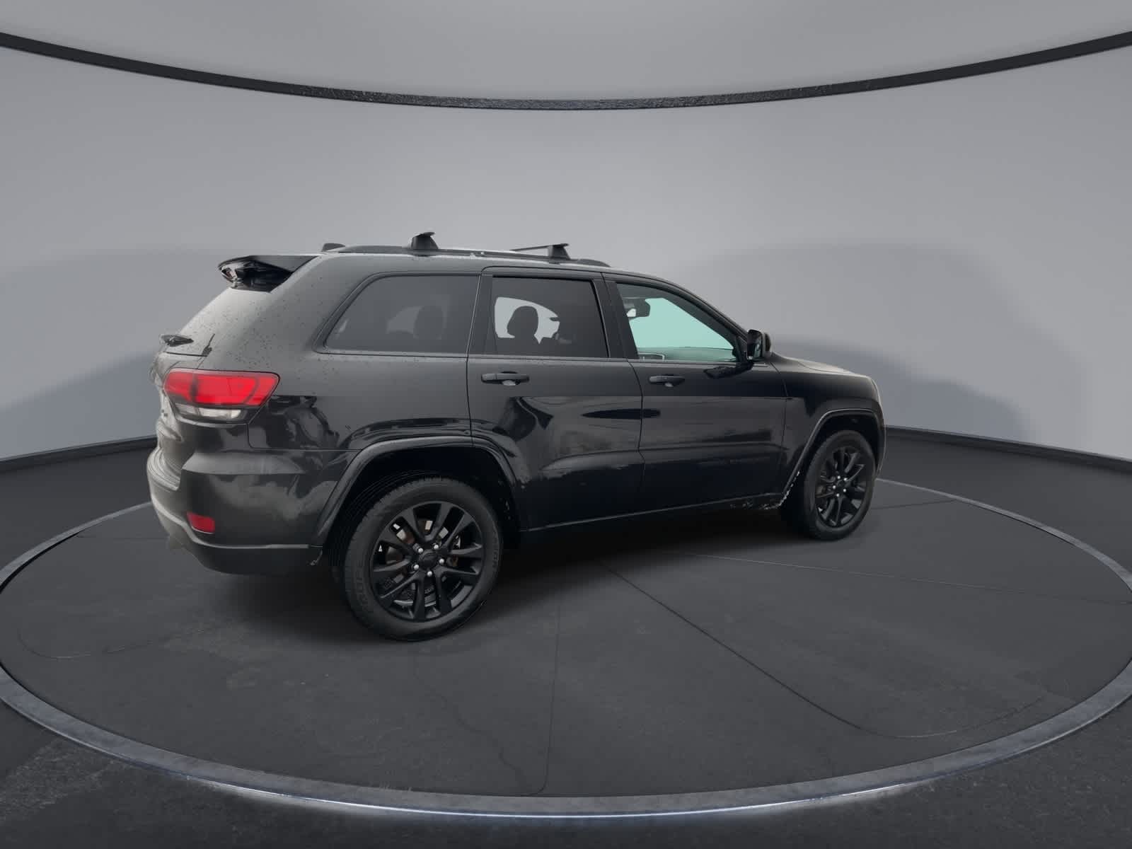 Thumbnail: 2017 Jeep Grand Cherokee - 8