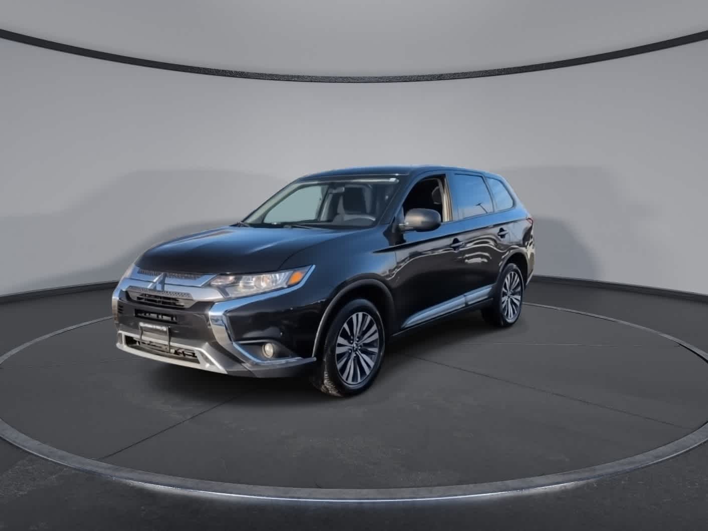 Thumbnail: 2019 Mitsubishi Outlander - 3